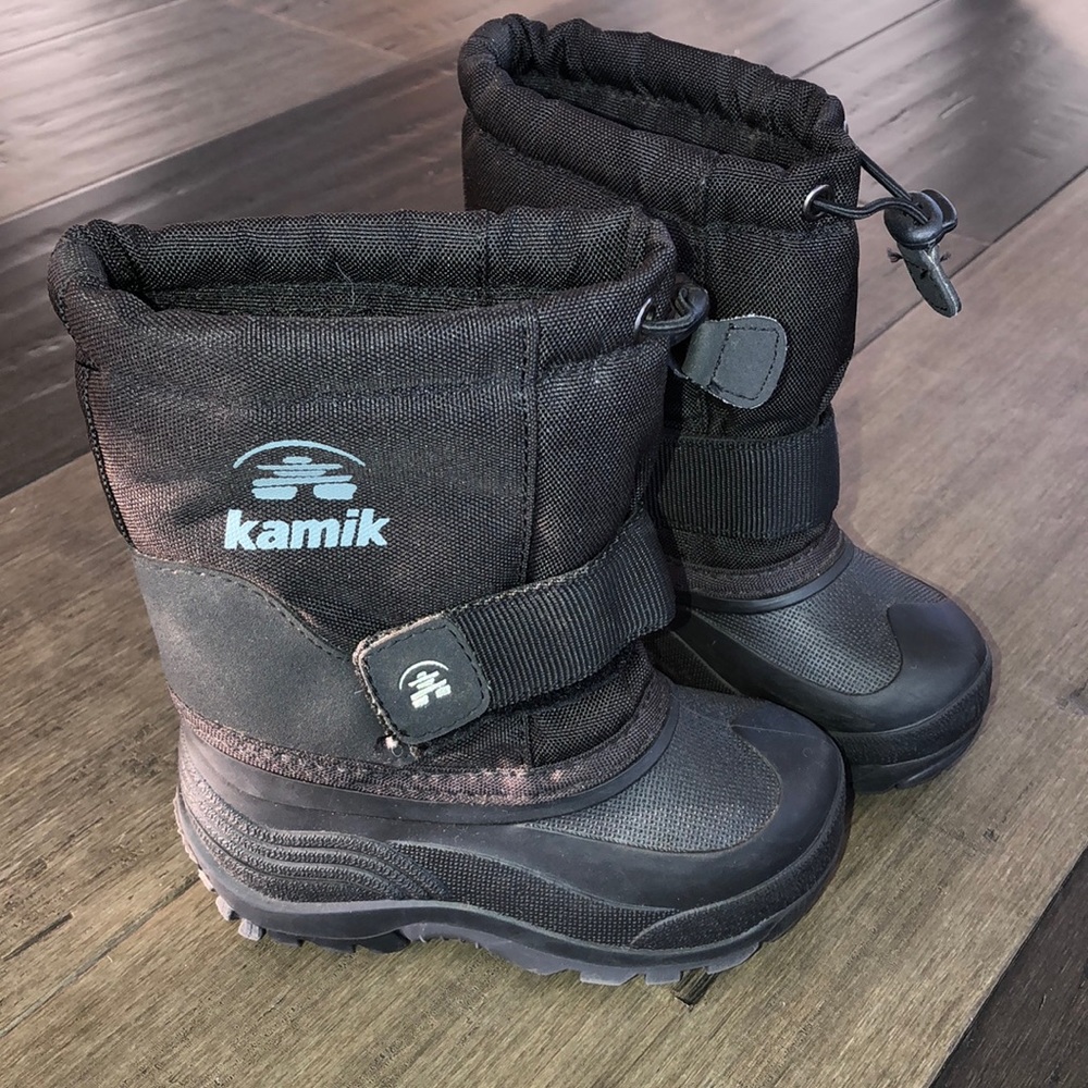 Kamik black lined snow boots size 8